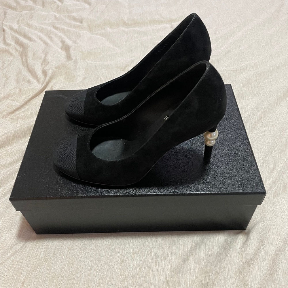 Chanel suede and pearl CC toe pumps